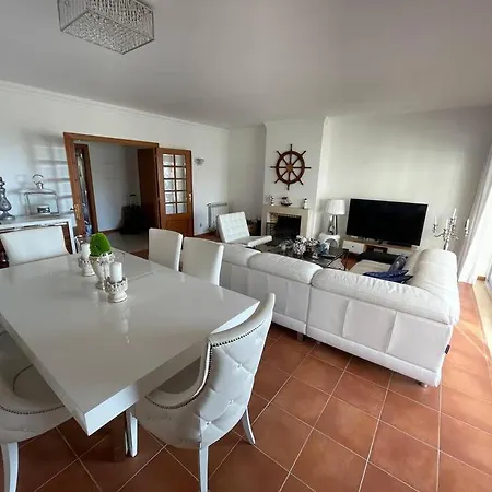 Condominio Encantador Com Piscina E Jardim アパート