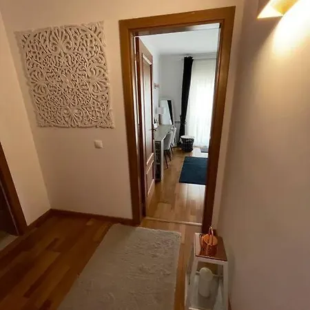 Condominio Encantador Com Piscina E Jardim アパート エリセイラ