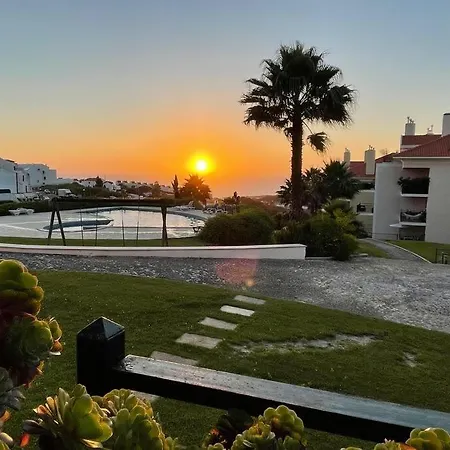 Condominio Encantador Com Piscina E Jardim エリセイラ
