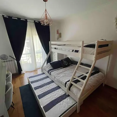 Condominio Encantador Com Piscina E Jardim