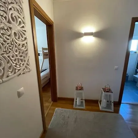 Condominio Encantador Com Piscina E Jardim アパート エリセイラ