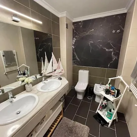 Condominio Encantador Com Piscina E Jardim דירה *
