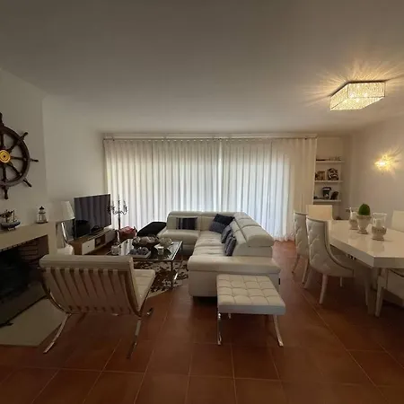 Condominio Encantador Com Piscina E Jardim דירה *