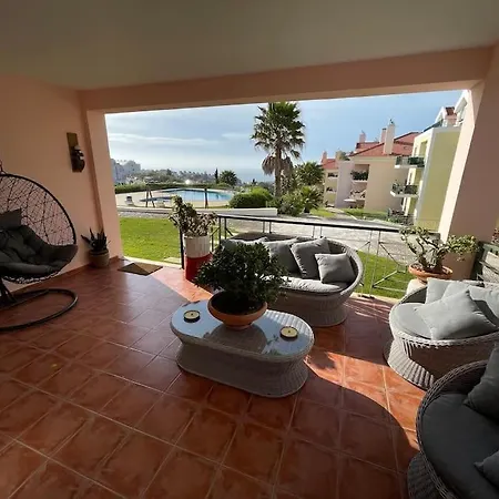 Condominio Encantador Com Piscina E Jardim アパート エリセイラ