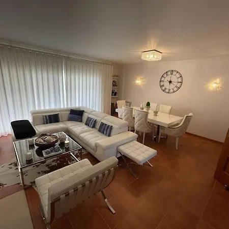 Condominio Encantador Com Piscina E Jardim アパート
